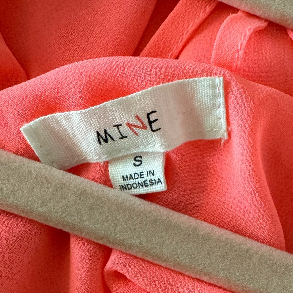 No filter needed for this NEON Pink flowy camisole! π - Picture 3 of 3